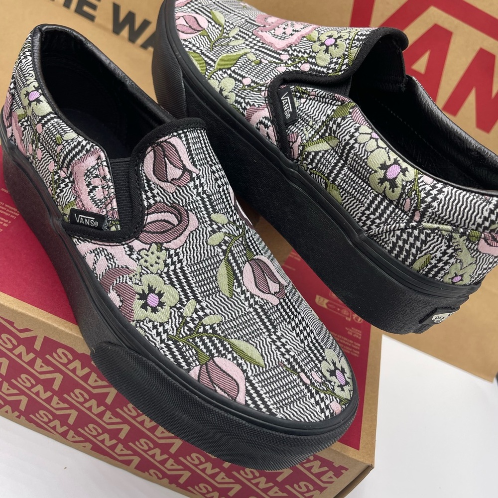 Vans WMNS Classic Slip-On Stackform Platform Sneakers 
Tapestry Floral Black - Picture 5 of 16